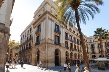هتل Do Plaça Reial Powered By Sonder