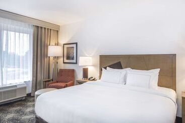 هتل Doubletree By Hilton Raleigh Cary