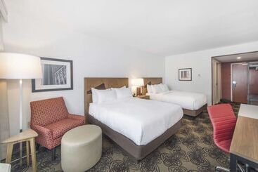 هتل Doubletree By Hilton Raleigh Cary