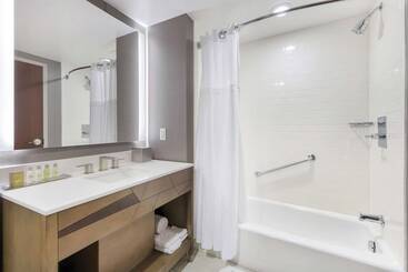 هتل Doubletree By Hilton Raleigh Cary