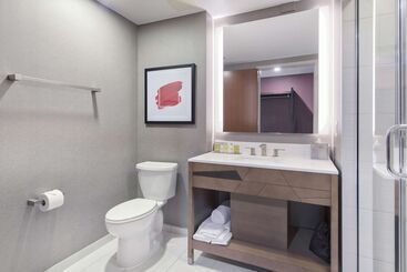 هتل Doubletree By Hilton Raleigh Cary