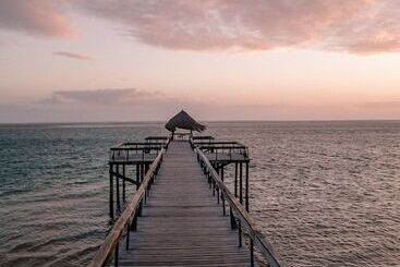 هتل Dugong Beach Lodge