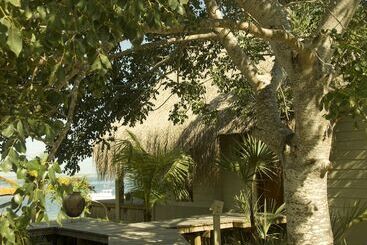 هتل Dugong Beach Lodge