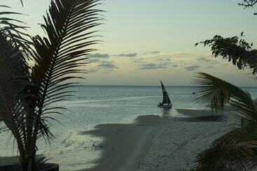 هتل Dugong Beach Lodge