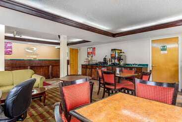 هتل Econo Lodge Byron  Warner Robins