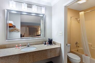 هتل Econo Lodge Byron  Warner Robins
