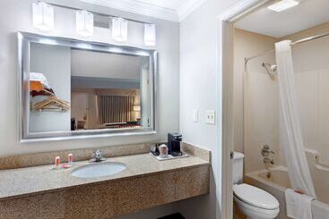هتل Econo Lodge Byron  Warner Robins