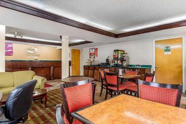 هتل Econo Lodge Byron  Warner Robins