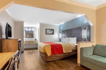 هتل Econo Lodge Byron  Warner Robins