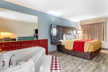 هتل Econo Lodge Byron  Warner Robins