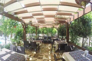 هتل Melrose House