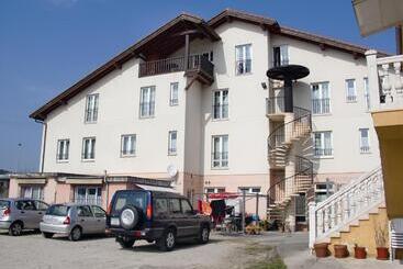 هتل Narcea