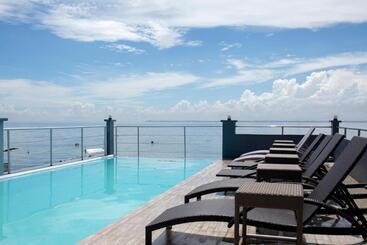 هتل Palmbeach Resort & Spa Mactan, Cebu