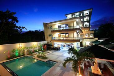 هتل Palmbeach Resort & Spa Mactan, Cebu