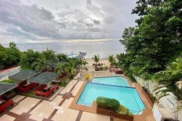 هتل Palmbeach Resort & Spa Mactan, Cebu