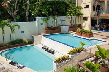 هتل Palmbeach Resort & Spa Mactan, Cebu