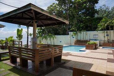 هتل Palmbeach Resort & Spa Mactan, Cebu