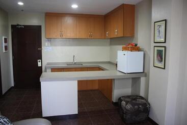 هتل Palmbeach Resort & Spa Mactan, Cebu