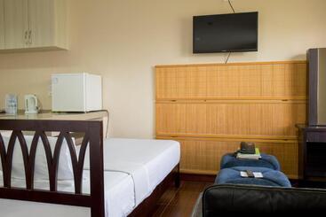هتل Palmbeach Resort & Spa Mactan, Cebu