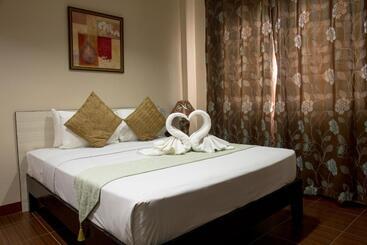 هتل Palmbeach Resort & Spa Mactan, Cebu