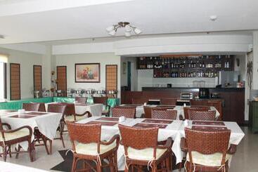هتل Palmbeach Resort & Spa Mactan, Cebu