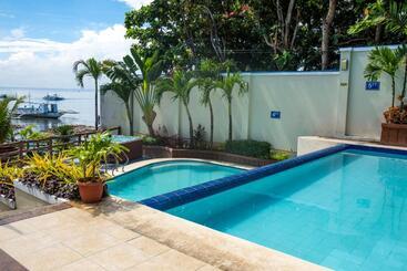 هتل Palmbeach Resort & Spa Mactan, Cebu