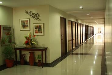 هتل Palmbeach Resort & Spa Mactan, Cebu