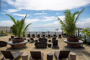 هتل Palmbeach Resort & Spa Mactan, Cebu