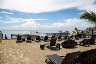 هتل Palmbeach Resort & Spa Mactan, Cebu