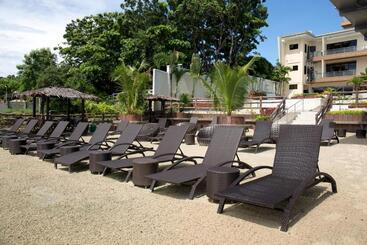 هتل Palmbeach Resort & Spa Mactan, Cebu
