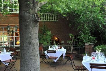 Premier Hotel Quatermain