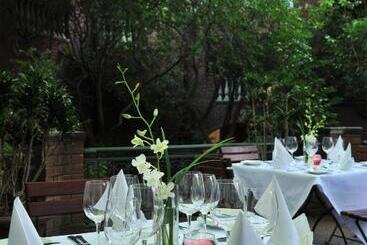 Premier Hotel Quatermain