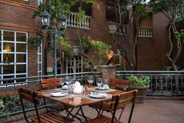 Premier Hotel Quatermain