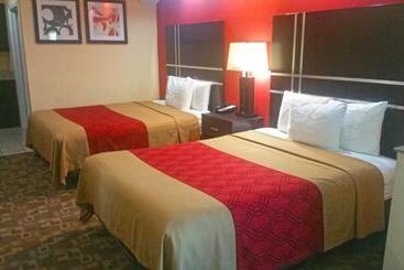 בית מלון כפרי Regency Inn & Suites  Baytown