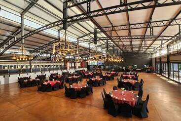Safari Hotel & Convention Centre