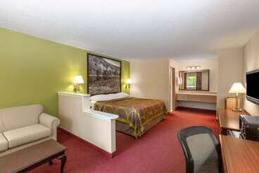هتل Super 8 By Wyndham Eureka Springs
