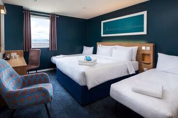 هتل Travelodge Cambridge Orchard Park