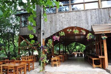 هتل Bayrams Tree Houses
