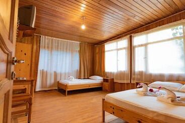 هتل Bayrams Tree Houses