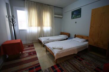 Vardar Pension - Selcuk