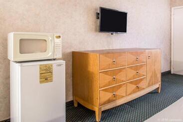 Economy Motel