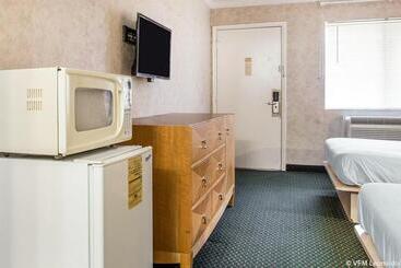 Economy Motel