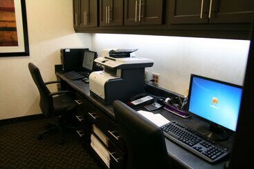 Hampton Inn & Suites Detroit / Airport   Romulus