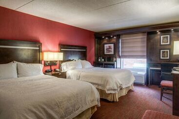 Hampton Inn & Suites Detroit / Airport   Romulus