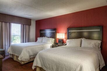 Hampton Inn & Suites Detroit / Airport   Romulus