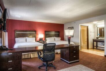 Hampton Inn & Suites Detroit / Airport   Romulus
