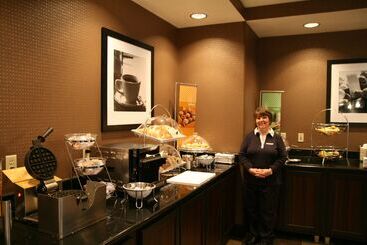 Hampton Inn & Suites Detroit / Airport   Romulus