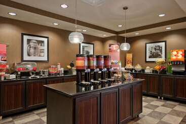Hampton Inn & Suites Detroit / Airport   Romulus