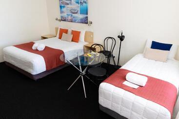 هتل Aston Hill Motor Lodge
