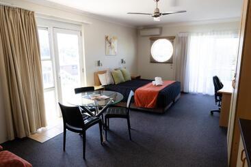 هتل Aston Hill Motor Lodge